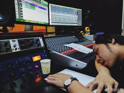 只要不要臉,一個人就是一支隊伍。只要不要臉,你們全家都是制作人