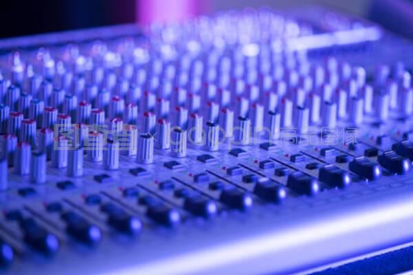 錄音棚混音臺專業(yè)音樂制作