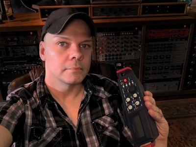 Beals 把 TASCAM 的 DR-701D 錄音機(jī)帶到大型購(gòu)物中心 - midifan:我們關(guān)注電腦音樂