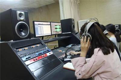 藝術(shù)與傳媒系專業(yè)解讀 視覺傳達(dá)設(shè)計(jì)、環(huán)境設(shè)計(jì)、播音與主持藝術(shù)、廣播電視編導(dǎo)